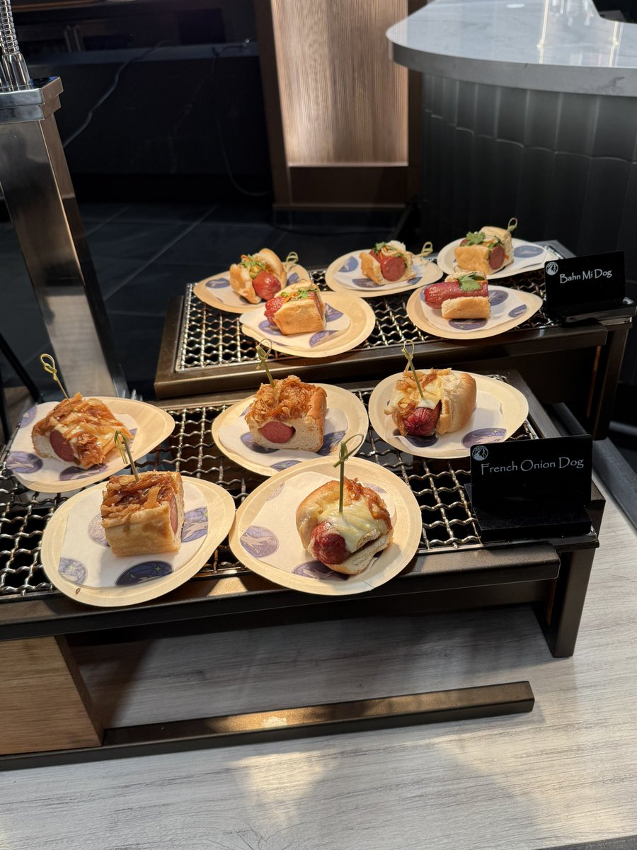 REichten's tweet image. The Timberwolves and chef @david_fhima unveiled Target Center’s new foods for this season including a pork belly bahn mi, gourmet hot dogs, a pizza cookie, a foot long Philly and much more.

Some returning staples include Parlour Burger, Soul Bowl, and Maui Wowi #takeroot