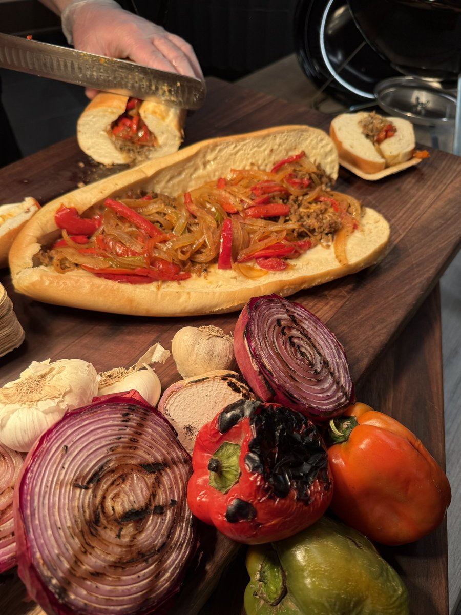 REichten's tweet image. The Timberwolves and chef @david_fhima unveiled Target Center’s new foods for this season including a pork belly bahn mi, gourmet hot dogs, a pizza cookie, a foot long Philly and much more.

Some returning staples include Parlour Burger, Soul Bowl, and Maui Wowi #takeroot