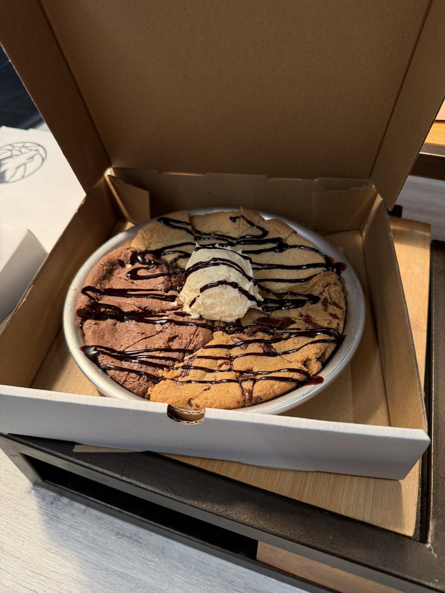 REichten's tweet image. The Timberwolves and chef @david_fhima unveiled Target Center’s new foods for this season including a pork belly bahn mi, gourmet hot dogs, a pizza cookie, a foot long Philly and much more.

Some returning staples include Parlour Burger, Soul Bowl, and Maui Wowi #takeroot