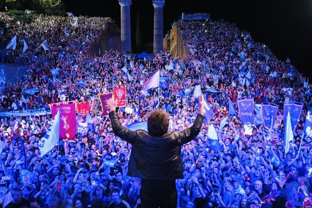 💜 Sostengamos el cambio que iniciamos en 2023.
Por primera vez, tenemos la oportunidad de que el futuro sea distinto al pasado. 🇦🇷 <a href="/JMilei/">Javier Milei</a> 

📍Rosario, Argentina 
#YoVotoLLA