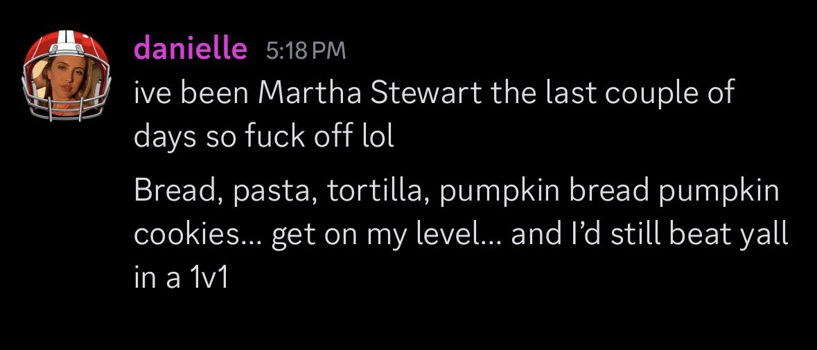 roasting chat kind of day! 
back to stream come say hi 
twitch.tv/danielleeandra…