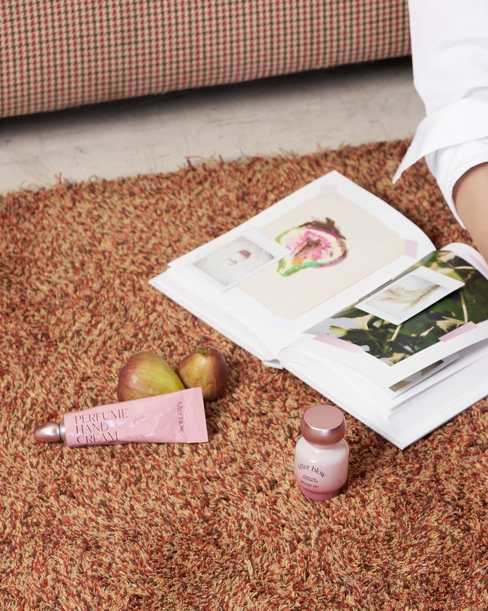 애프터블로우 #원필

𝐖𝐡𝐚𝐭'𝐬 𝐍𝐞𝐱𝐭?

애프터 블로우 𝐗 𝙳𝙰𝚈𝟼 원필
새로운 컨셉 화보가 곧 공개 될 예정입니다!

감성적인 향기가 건네는 특별한 영감,
곧 만나요🤍