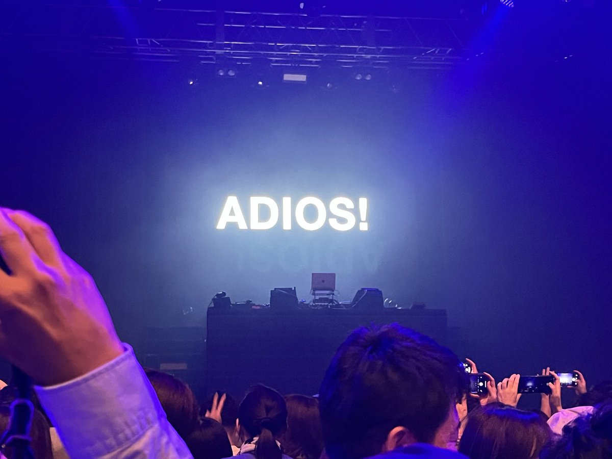 RNeikyulovesong's tweet photo. 幸せな2時間半でした。
メジャーな曲から、ファンが喜ぶ世間的にはマイナーな曲まで盛りだくさん過ぎる😊
とりあえず今は、ライブの余韻に浸りながら、酒を飲みました。
SUさんは、最後1人1人とハイタッチしてくれるし、優しすぎる🤣

#RIPSLYME
#リップスライム
#DFMF https://t.co/ARVwHW7PX2