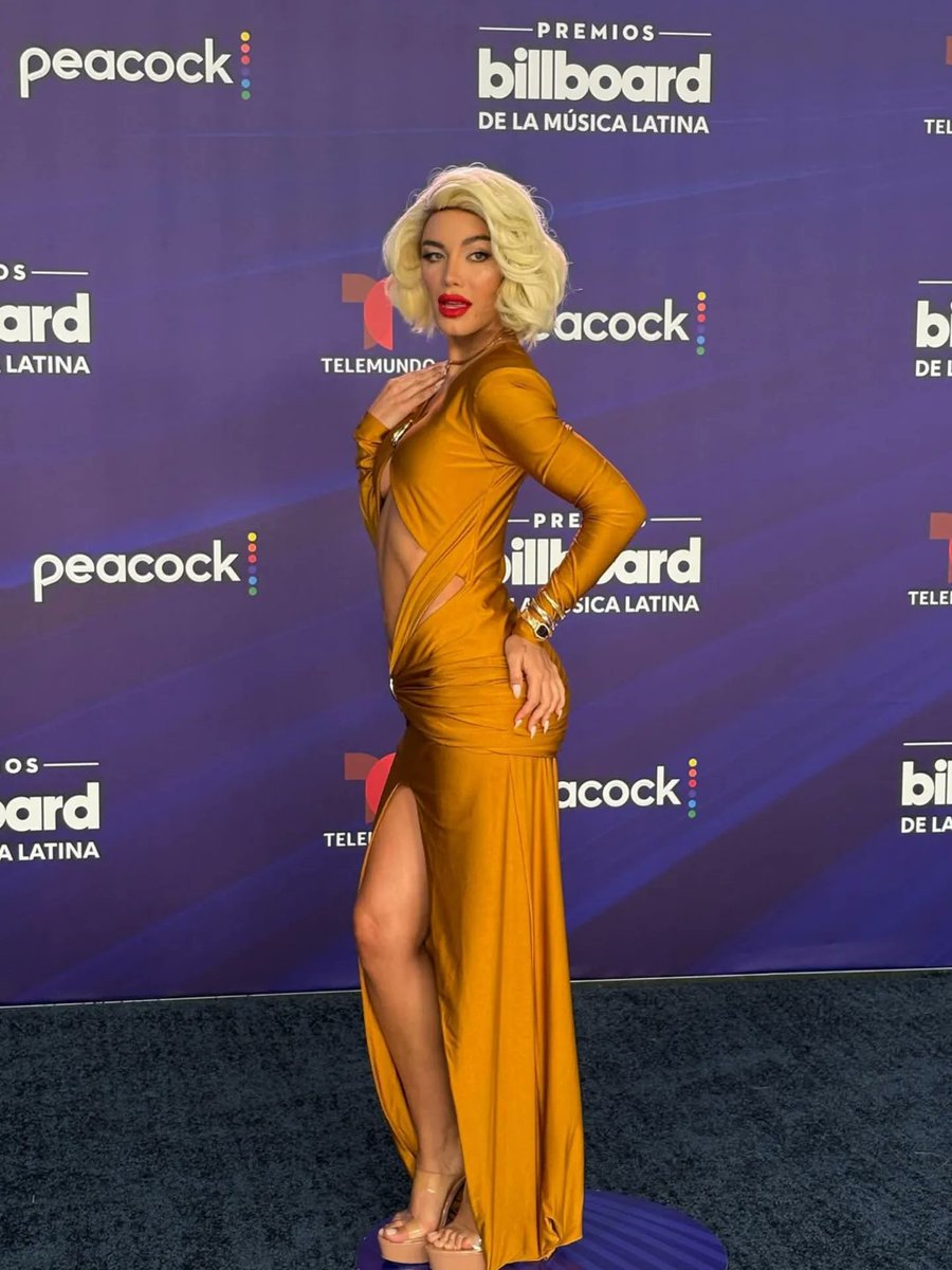 opinandodiario's tweet image. ✨ En el video de la izquierda podemos apreciar a una mujer regia indomable y hermosa 

✨ A su izquierda una mujer que da la mayor vergüenza donde sea que vaya y piensa devora 

✨ Por eso y más #AriadnaGutiérrez es una DIOSA ante cualquier gata