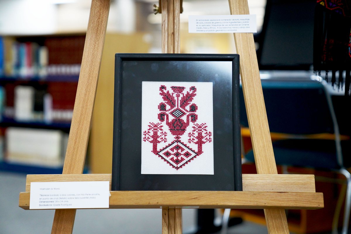 elcolmex's tweet photo. Visita la exposición de bordado palestino tradicional “Tatreez: bordar para resistir” de Giselle Rodríguez y acompáñanos este lunes 27 de octubre a las 17:00 horas en la inauguración.
📅 Disponible hasta el 7 de noviembre | 08:30 a 20:00 hrs. | 📍 Planta principal de la @BiblioColmex
🔎 Giselle Rodríguez, activista e investigadora de danza árabe entre otros temas, comparte su colección personal, bordada por sí misma y compuesta por 15 diseños y dos prendas.