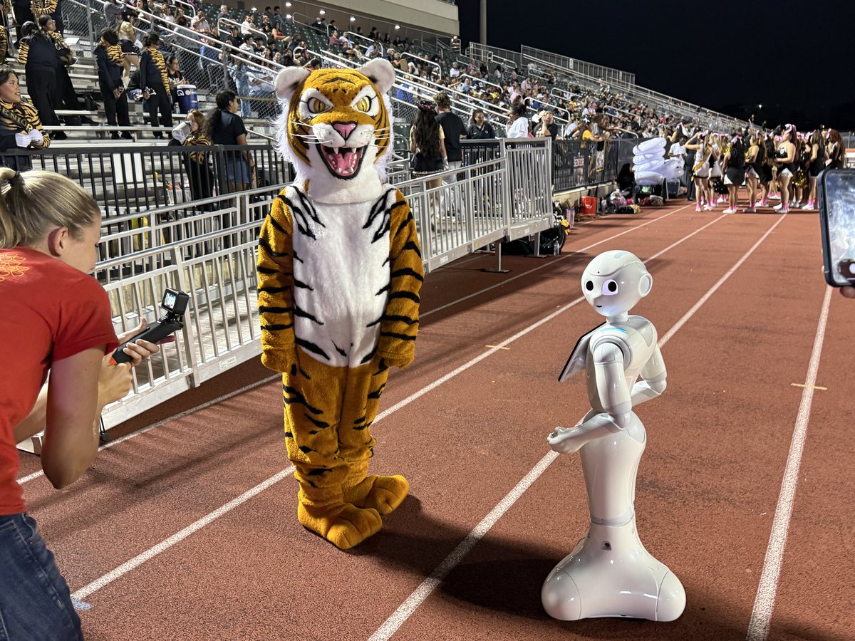 Chris Moore tweet media