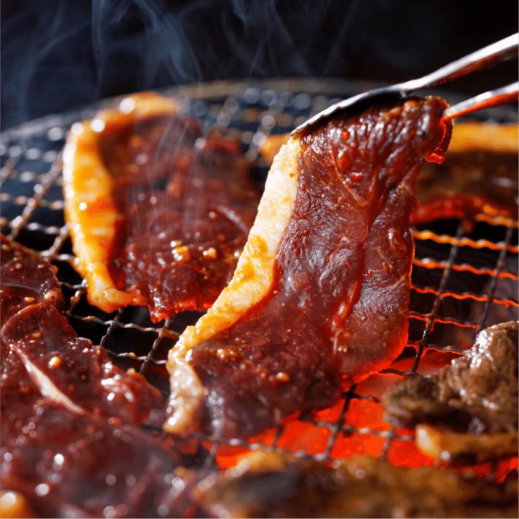 【味付けカルビ！実食！】
パンチのきいた味付けでご飯が進みます🍚
でも、生姜風味×鹿肉だからカルビなのにさっぱり！
一口噛むと、鹿肉の甘みもじゅわっと出てきます🦌

結論、かなり食べやすいです！
ジビエってどうなの...？って不安な人はこの商品から入るのもあり◎
#中の人食レポシリーズ