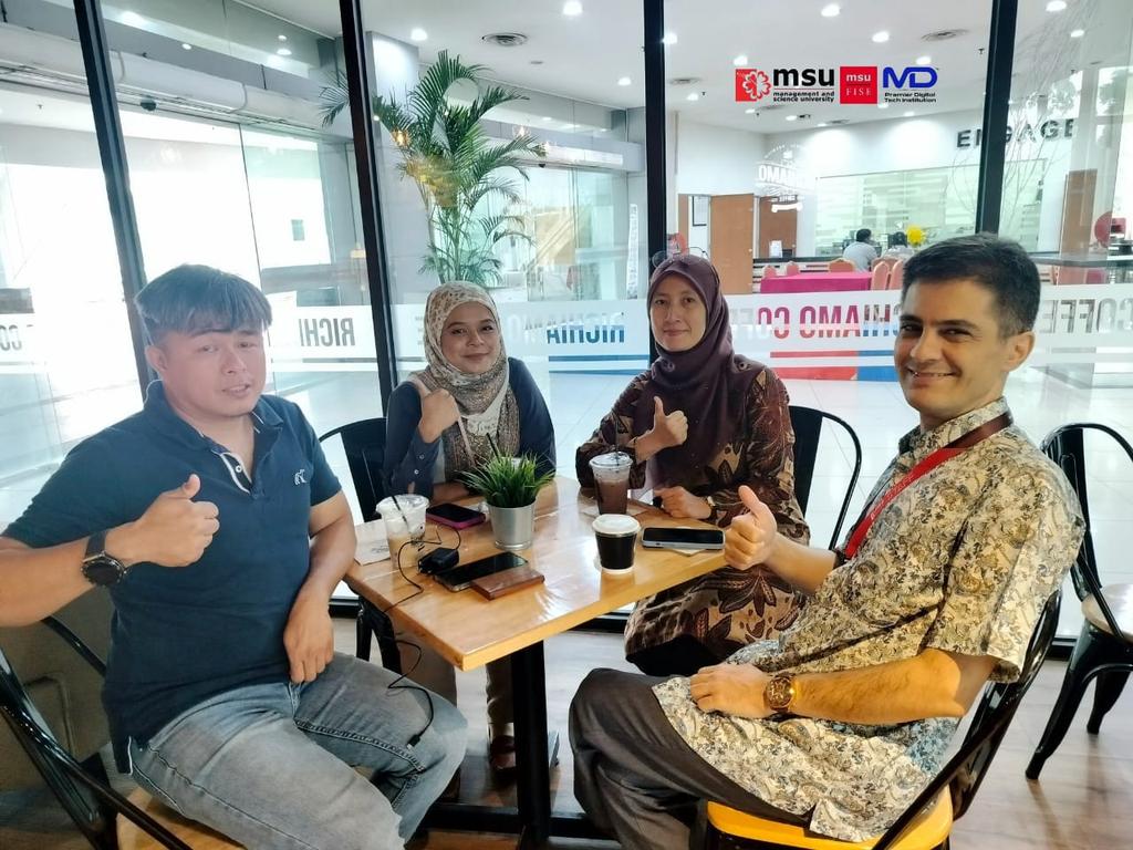 msumalaysiaFISE's tweet photo. Exciting catch-up with 2014 BTEE alumnus, Lim Chin Kiang @Robert James. Exploring future collaborations & learning about his impactful work in water treatment, renewable energy and waste-to-power innovations in Myanmar!
#MSUmalaysia
#MSUFISE
#FISEalumni
#MYPremierDigitalTech https://t.co/qUp7qceE5U