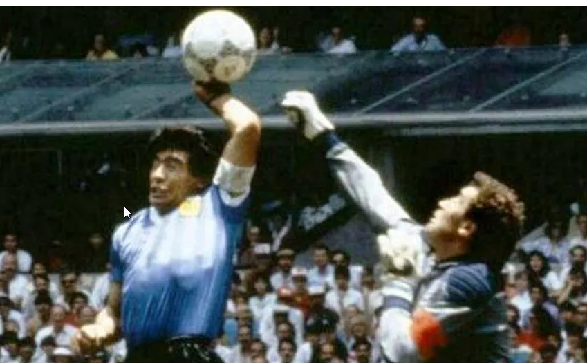 GooseAlexMan's tweet photo. @Sudamericana @udechile Si no vieron la mano, fue más o menos asi: https://t.co/FJh5EiGk0Z
