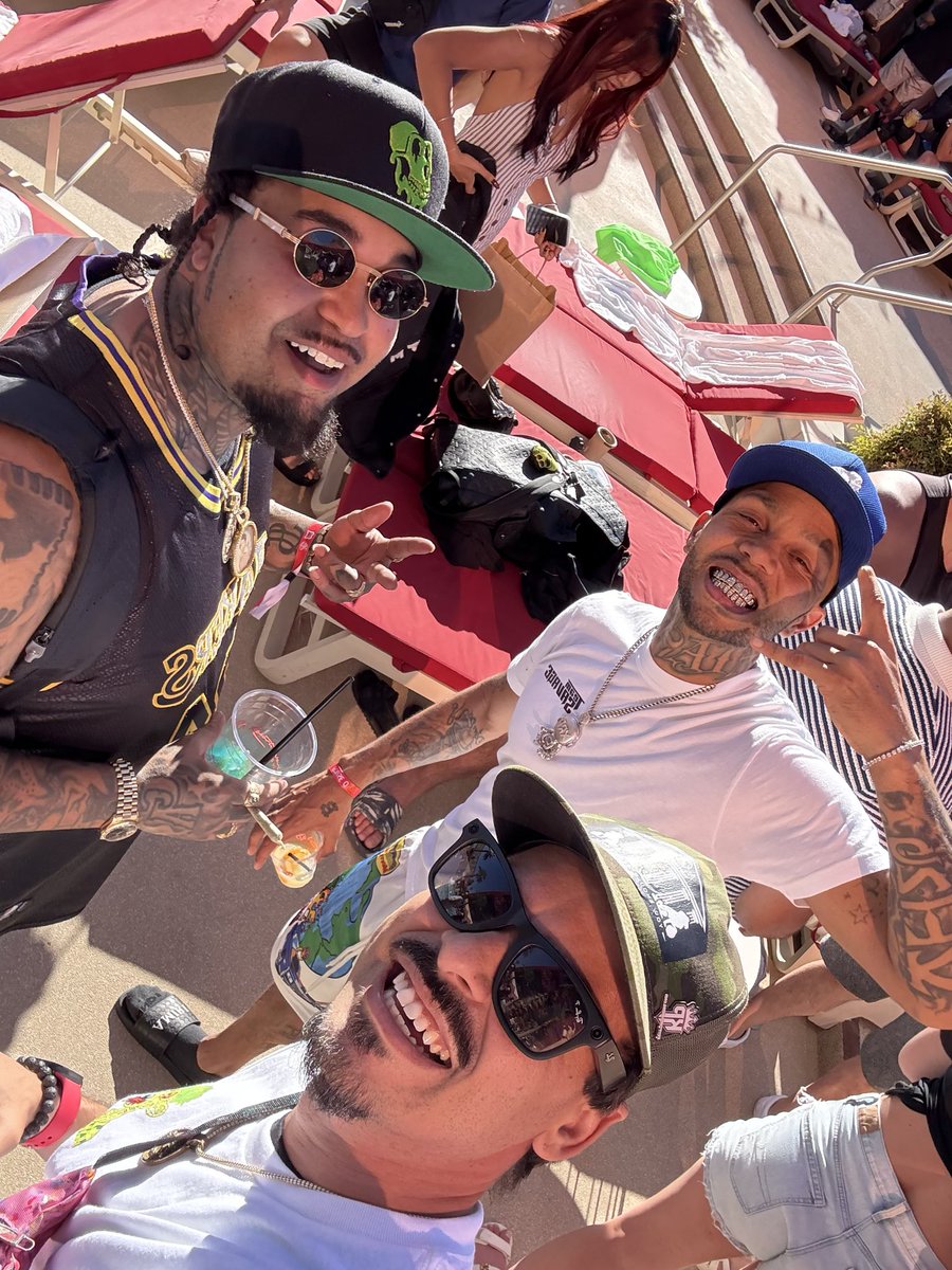 trapperversity's tweet photo. Ape fest tings #Trappfamily https://t.co/laNKuvyVgY