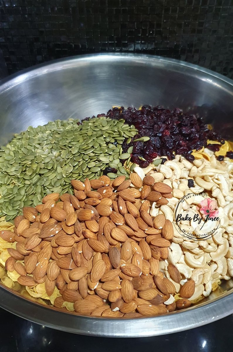 TheerahJ's tweet image. คอร์นเฟลกส์คาราเมลรสกาแฟ 
ถูกใจสายคาเฟอีน ด้วยรสชาติเข้มข้น หอมกาแฟ แต่ไม่กลบกลิ่นเนย ธัญพืชจัดเต็ม หนึบหนับแครนเบอร์รี่ รสชาติไม่หวานมาก กินเพลิน วัตถุดิบพรีเมี่ยม #cornflake #กาแฟ #เนยแท้ #ธัญพืช #อร่อย #ขนมโฮมเมด #purebutter #คอร์นเฟลกส์