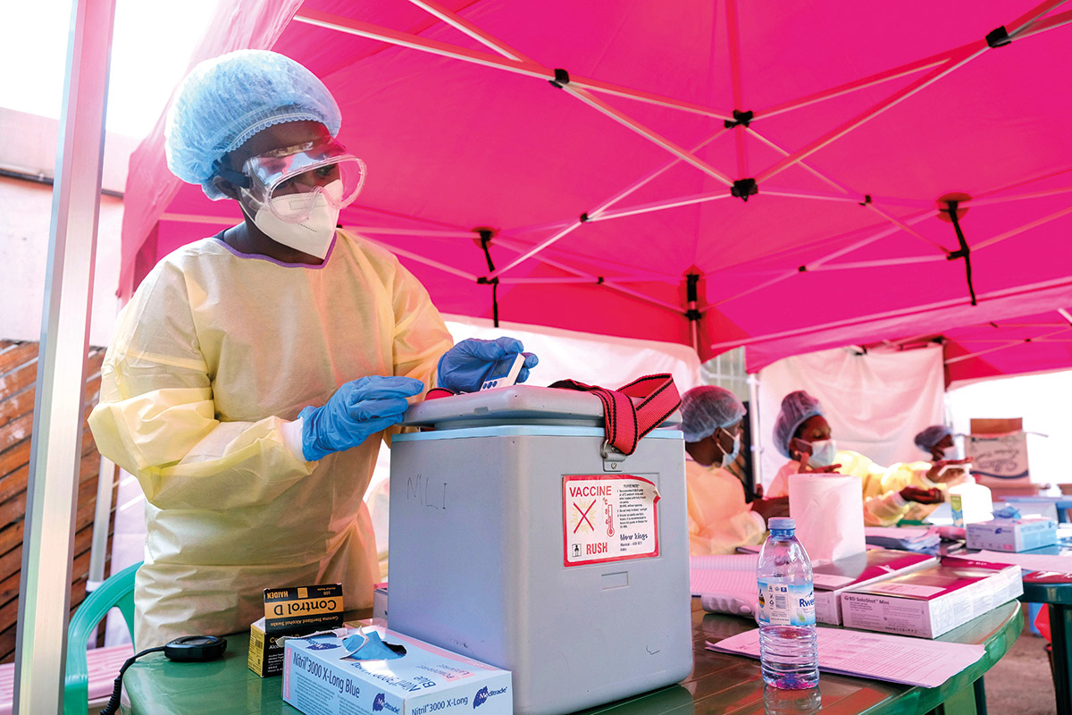 Québec Science (@quebecscience) on Twitter photo Au début de 2025, l’Ouganda a lancé en moins d’une semaine un essai vaccinal contre le virus Ebola. Un modèle de réactivité et de coordination en temps de crise sanitaire. #Partenariat <a href="/IDRC_CRDI/">IDRC | CRDI</a>
quebecscience.qc.ca/sante/epidemie… Au début de 2025, l’Ouganda a lancé en moins d’une semaine un essai vaccinal contre le virus Ebola. Un modèle de réactivité et de coordination en temps de crise sanitaire. #Partenariat <a href="/IDRC_CRDI/">IDRC | CRDI</a>
quebecscience.qc.ca/sante/epidemie…