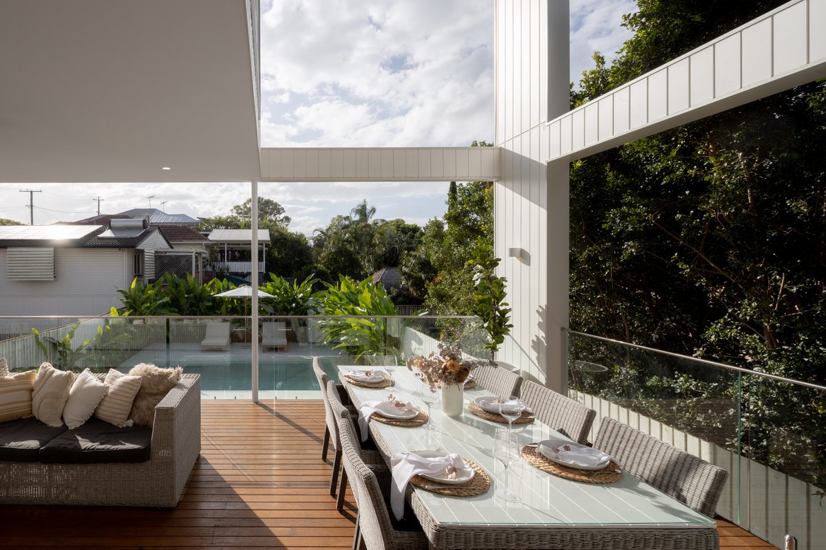 PentForestry's tweet image. The best way to spend the weekend.....good company and a white mahogany deck!

White Mahogany has a unique palette from pale brown and golden hues to light cream with a slightly pink tint and is naturally high in strength and durability.

#timberdecking #australaintimber