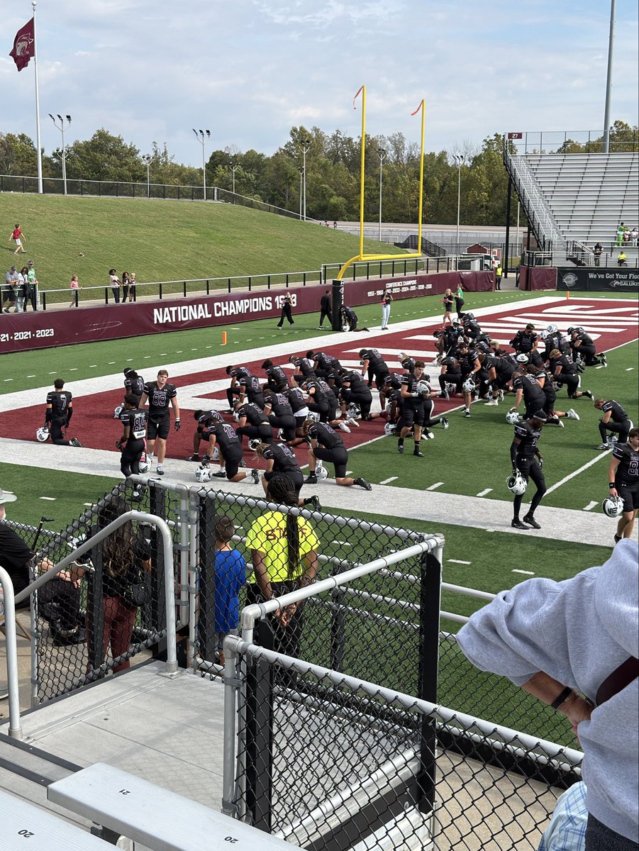 noah_schmahl's tweet image. I had a great visit at SIU this past weekend! Thanks again for the invite @michaelindauer! @RyanMcV21 @17NickHill @jckhlprn @CoachNGriffin @CoachGrant_12 @mtz_football @patricketherton @QBHitList @EDGYTIM @QBCoachHolc @4VertAcademy @nextlevelqba @Rob_Garcia__  #Salukis #Builtfor