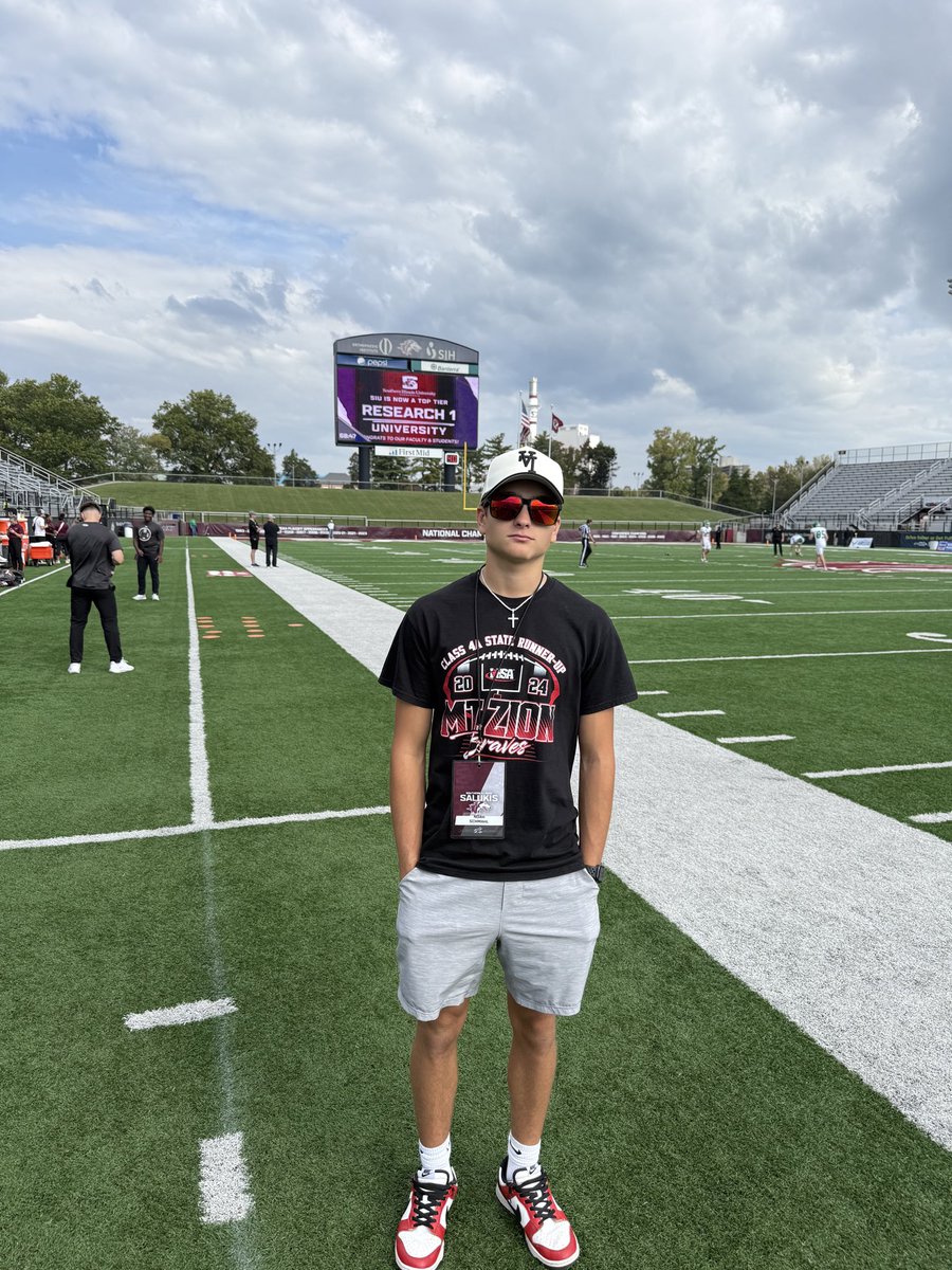 noah_schmahl's tweet image. I had a great visit at SIU this past weekend! Thanks again for the invite @michaelindauer! @RyanMcV21 @17NickHill @jckhlprn @CoachNGriffin @CoachGrant_12 @mtz_football @patricketherton @QBHitList @EDGYTIM @QBCoachHolc @4VertAcademy @nextlevelqba @Rob_Garcia__  #Salukis #Builtfor