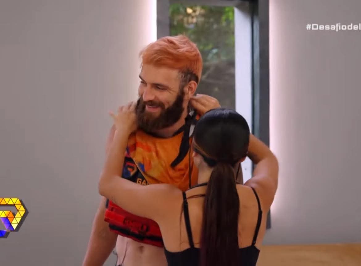 Valentina: “Juan me dejas dormir en tu cama”
Juan: NO 

#DesafioDelSigloXXI 
#DesafioDelSiglo