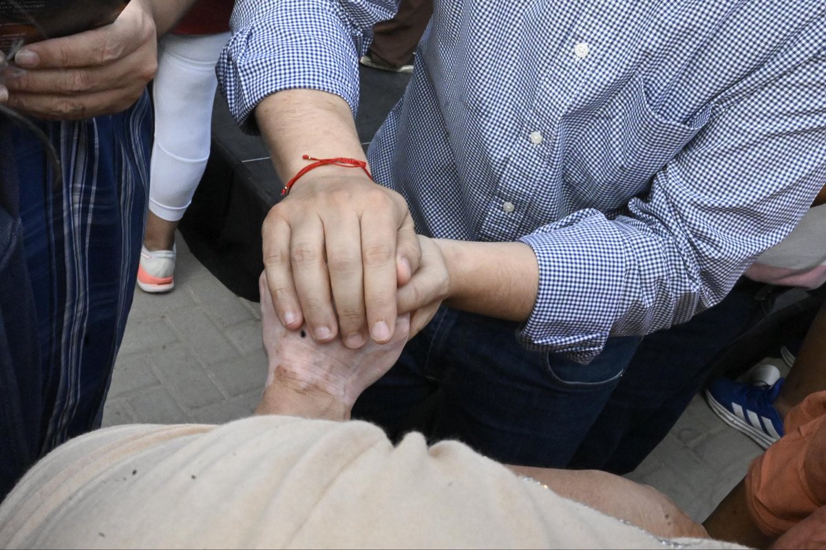 Agradecido con los vecinos que se involucran con lo que estamos haciendo 🫶🤝

Estoy muy feliz de ver cómo #TierrasAltas sigue creciendo con obras que transforman su centro comercial y mejoran la vida de sus vecinos y vecinas, por eso decidimos hacer el cierre de esta etapa de la