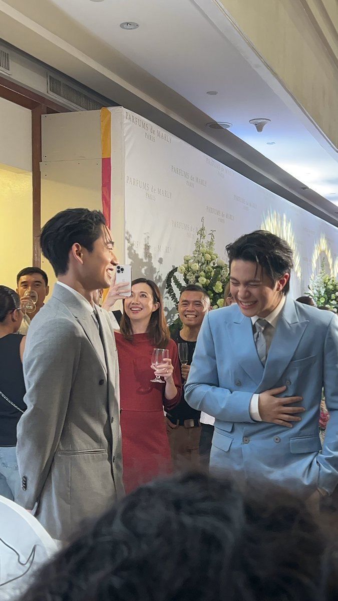 willestsversion's tweet image. their dynamic explained in a single pic:

WILLIAMEST DE MARLY
#ParfumsdeMarlyPHxWilliamEst