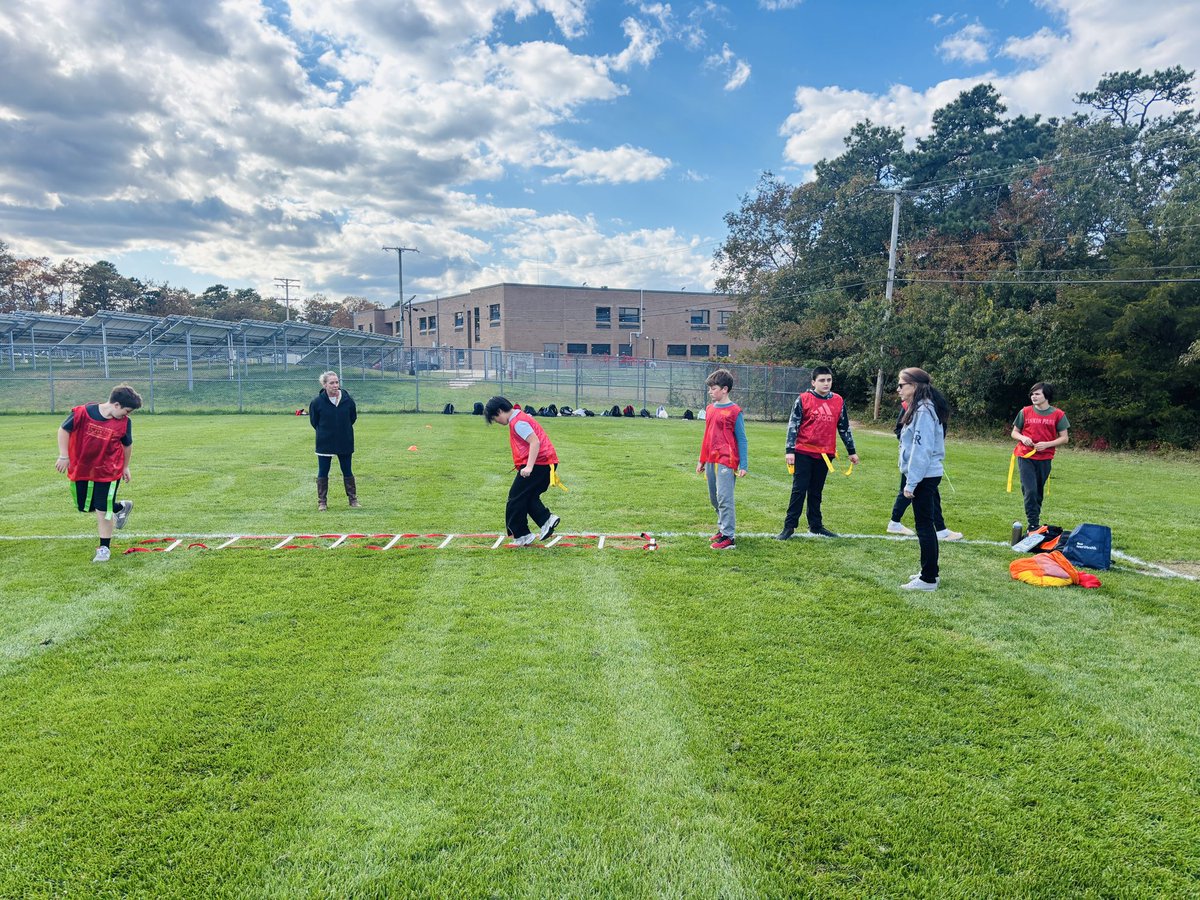 CRMS Unified club had a GREAT day at Unified flag football practice! The only negative is that time went by way too fast! Special thank you to Ms. Murphy for running practice today!
We love seeing our Unified members spreading the message of inclusion while having fun! ❤️🏈
