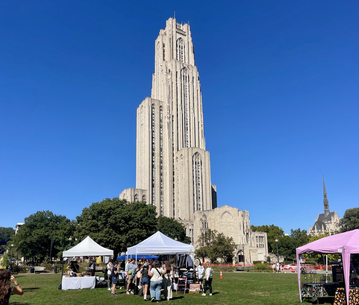 JoshLipnik's tweet image. Cathedral of Learning (1926)
Pittsburgh, PA
America’s tallest academic building, the Gothic Revival-Art Deco skyscraper was designed by architect Charles Klauder to serve as the centerpiece of the University of Pittsburgh campus.