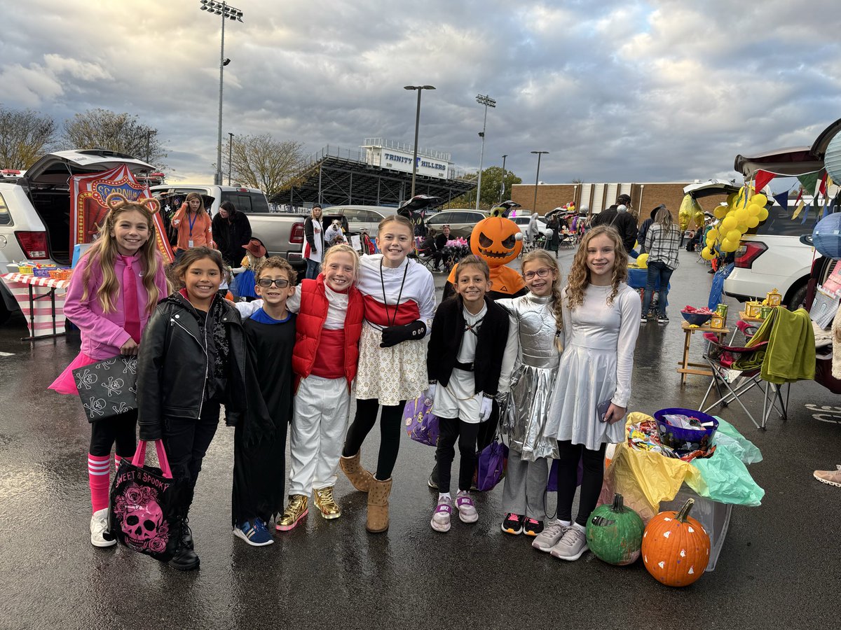 MrsBenzTIS's tweet image. 🎃 A huge thank you to our amazing TIS PFC for such a fun Trunk or Treat! Even the cold wind &amp;amp; rain couldn’t keep the crowds away. 🌧️ The office went to infinity &amp;amp; beyond as the toys from Toy Story! 🚀 We ❤️’d everything about the evening! @TRINITY_MLUCAS