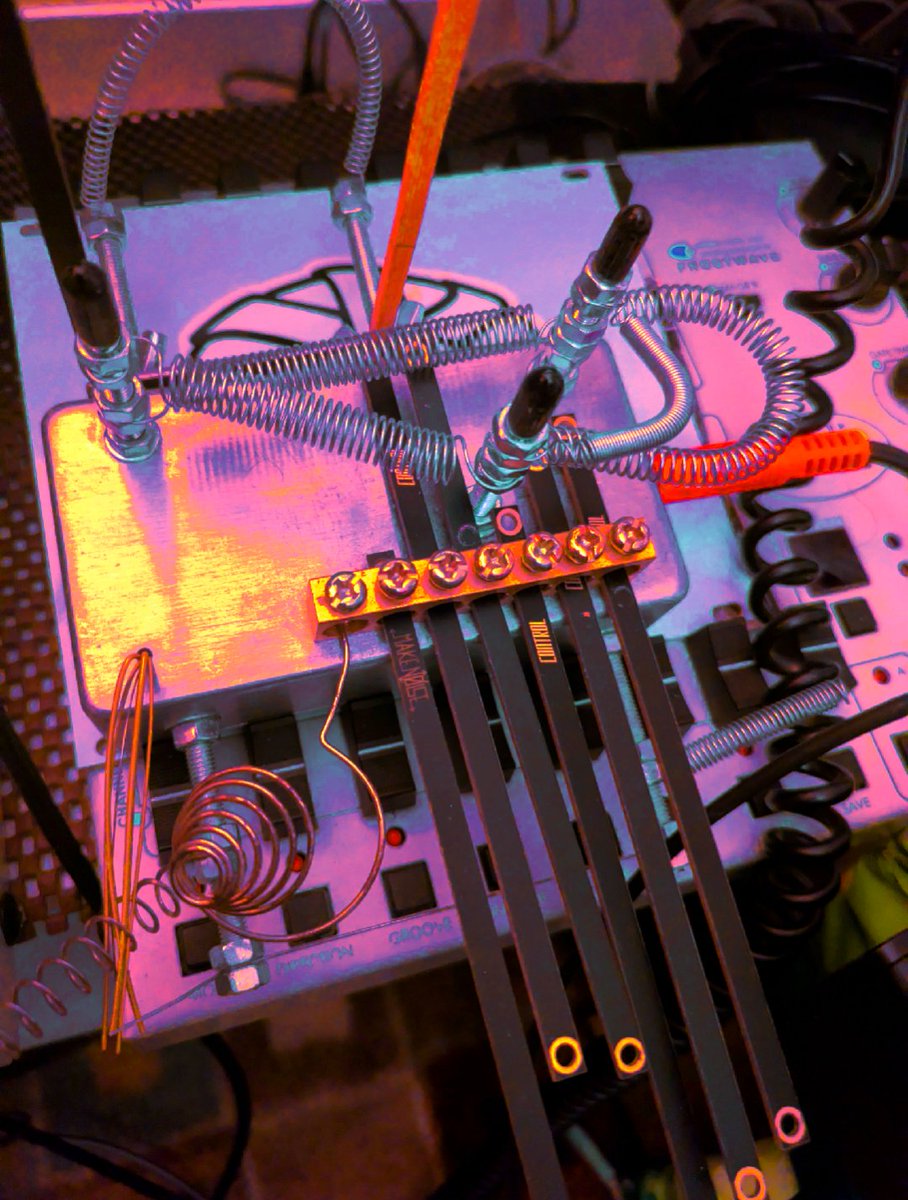 thetonewrecker's tweet image. .
Echoes overlap
Frequencies strike and then pause
Reverberation
.
#studioprocess #techno #liveset #tonewrecker #paulbirken #create #explore #electronicmusic #possibilities