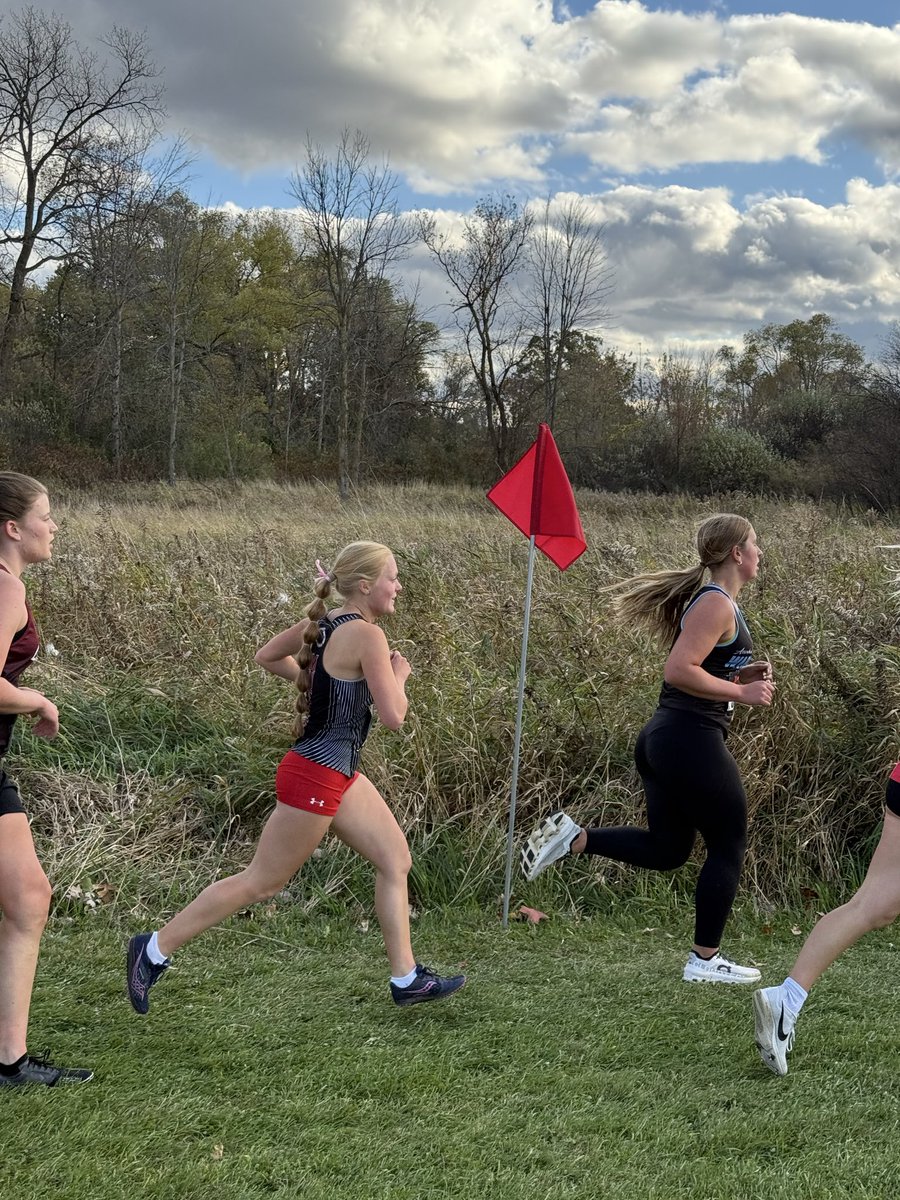 Last XC meet in the books 🏃‍♀️❤️ Grateful for my amazing coaches and teammates who made every mile worth it. Love you all! #FamilyWarriors