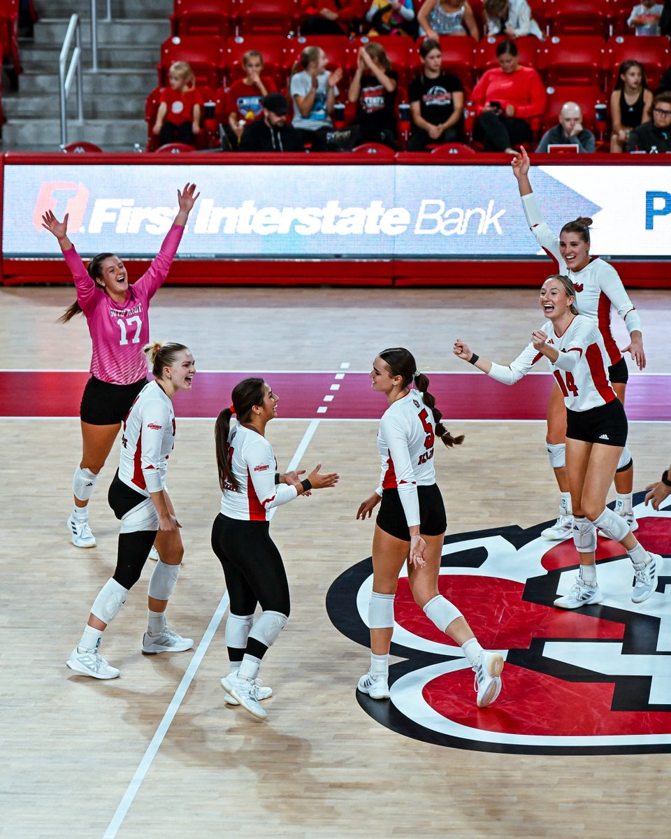 South Dakota Volleyball tweet media