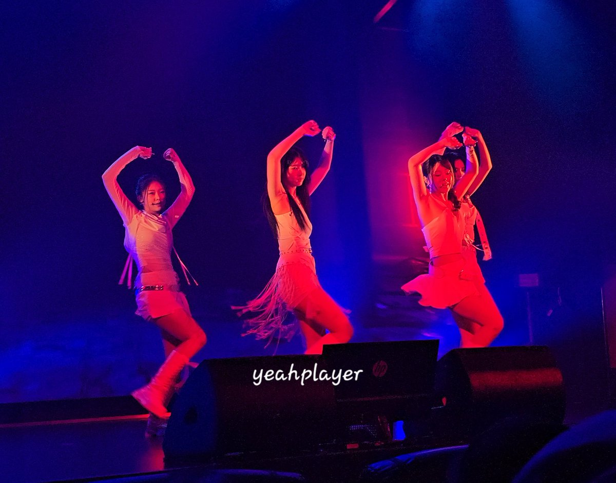 yeahplayer's tweet image. 211025 Fan meeting 4EVERGLOW in Osaka - LA DI DA

#4EVERGLOW #EVERGLOW #EU #SIHYEON #ONDA #AISHA @everglow_offcl