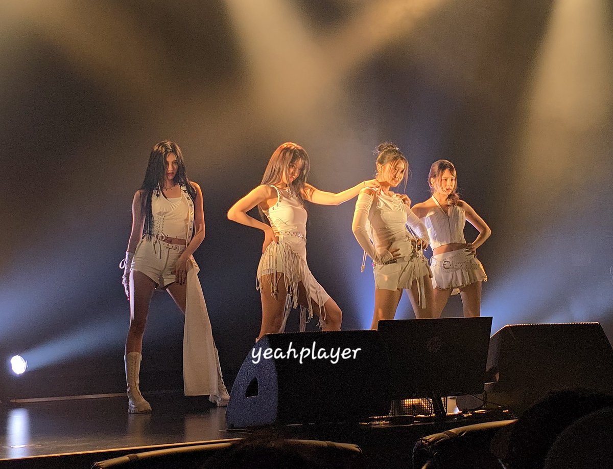 yeahplayer's tweet image. 211025 Fan meeting 4EVERGLOW in Osaka - LA DI DA

#4EVERGLOW #EVERGLOW #EU #SIHYEON #ONDA #AISHA @everglow_offcl