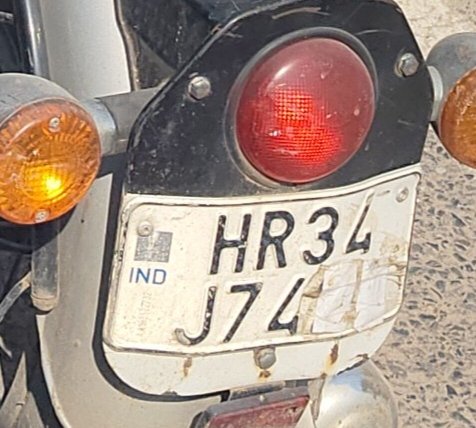 Saumyacritic's tweet photo. When citizens hide their number plates, it’s a fine of thousands. 💸
But when police do it, it’s called smart thinking! 

Officers in Gurugram covered their number plates with paper and tape to skip the challan.

One rule for the public, another for the police?
Law should mean the same for everyone! #Gurugram #Accountability #TrafficRules
@TrafficGGM
@dcptrafficggm @cmohry @NayabSainiBJP