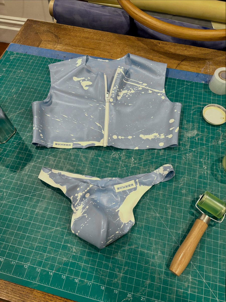 Obsessed with this cunty little crop and matching thong I made, a shame I didn’t take a nice pick before I sold them at MIR