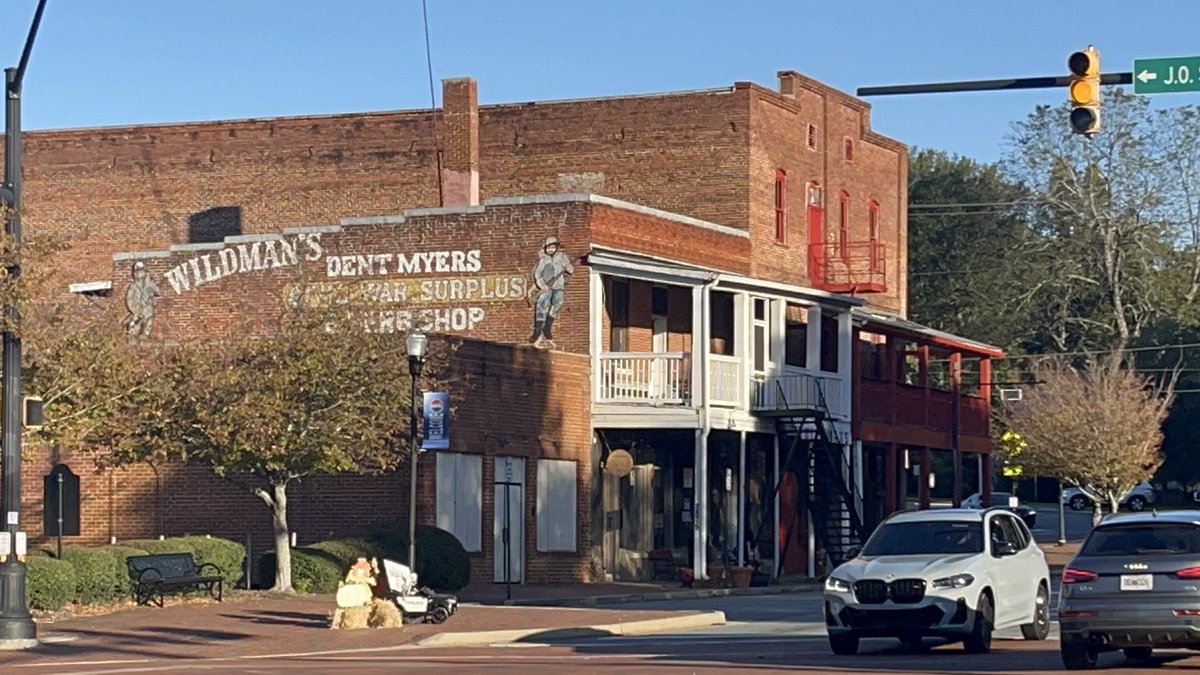 DeercreekGuns's tweet photo. Deercreek Gunshop in Kennesaw Georgia right next to Wildmans Civil War Store. #gunshops https://t.co/9cmvUMQxkh