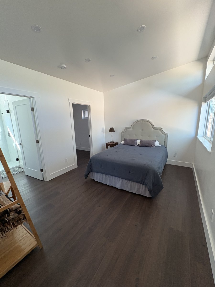 StudioShed's tweet image. This recent Summit 1000 build shows what’s possible when smart design meets efficient construction — wide-open interiors, clean lines, and endless potential for how you finish it. hubs.la/Q03PNTGJ0

#StudioHome #2bedroom #BackyardLiving #ModernDesign #ADU