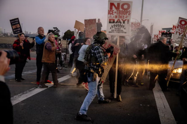 intl_source's tweet image. #ImmigrationPolicy #SanFrancisco #FederalAuthority
Donald Trump halts federal military deployment in San Francisco, signaling a shift in his immigration enforcement strategy amid rising tensions betwe...
intlsource.net/en/public/arti…