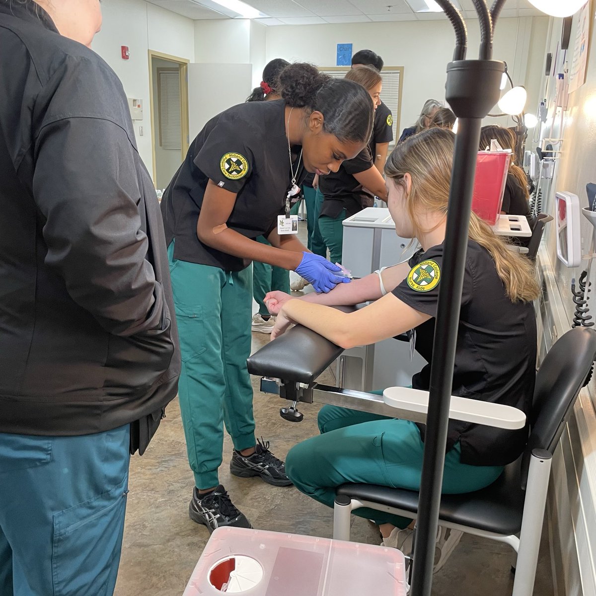 Midland_ISD's tweet image. We are #MISDProud to see the future of healthcare completing their first ‘sticks’ today! Our 12th grade Patient Care Tech students are growing their skills and building confidence!💉🩸
#CTE #StudentExperience #ExcellenceInAction