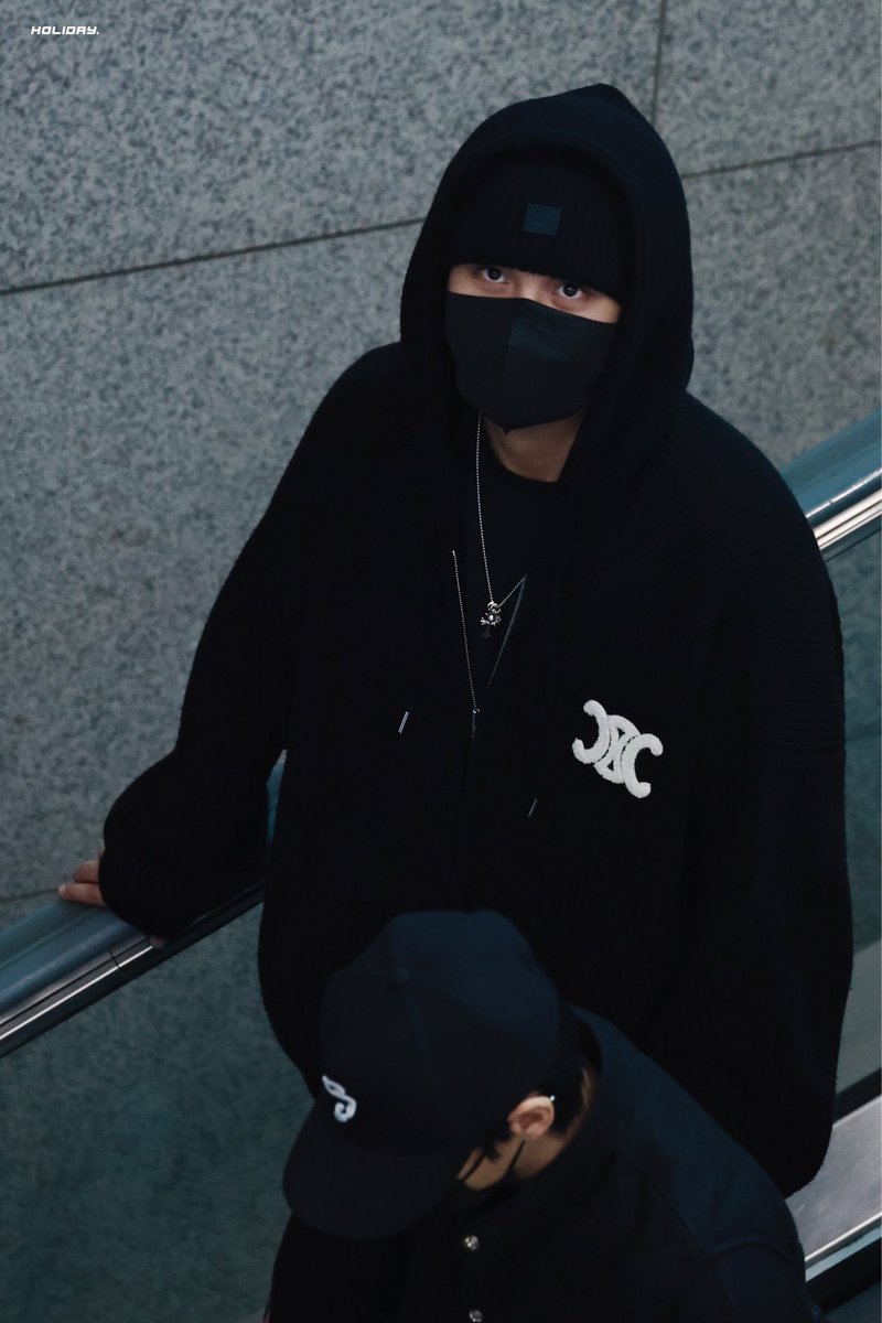 호liday. tweet media