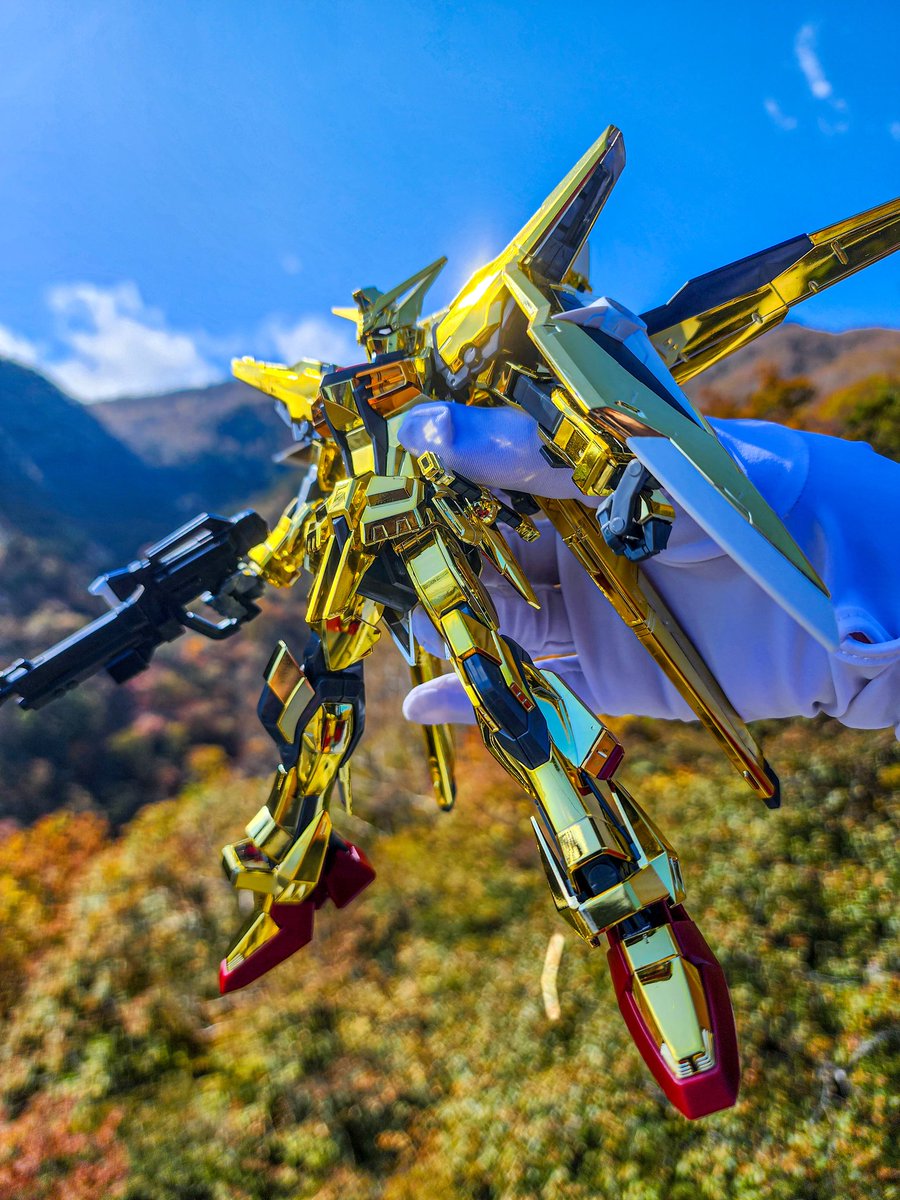 紅葉が始まり最高の撮影日和だったので、ガンプラ撮影！！
自然光は最高！！