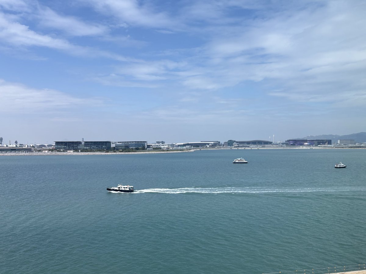 Biramı içimleyerek manzaramı seyrediyorum