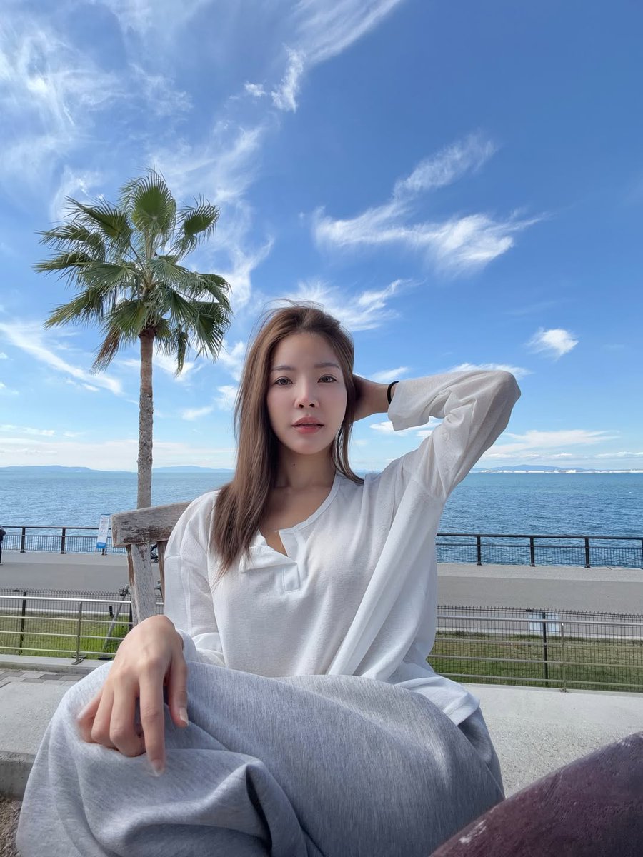 FayMayPinas's tweet image. [251024] May&apos;s IG post✨ [1]

🐹: &quot;🌊🌴🫶🏻&quot;  

#เฟเมษ์ #maywyda