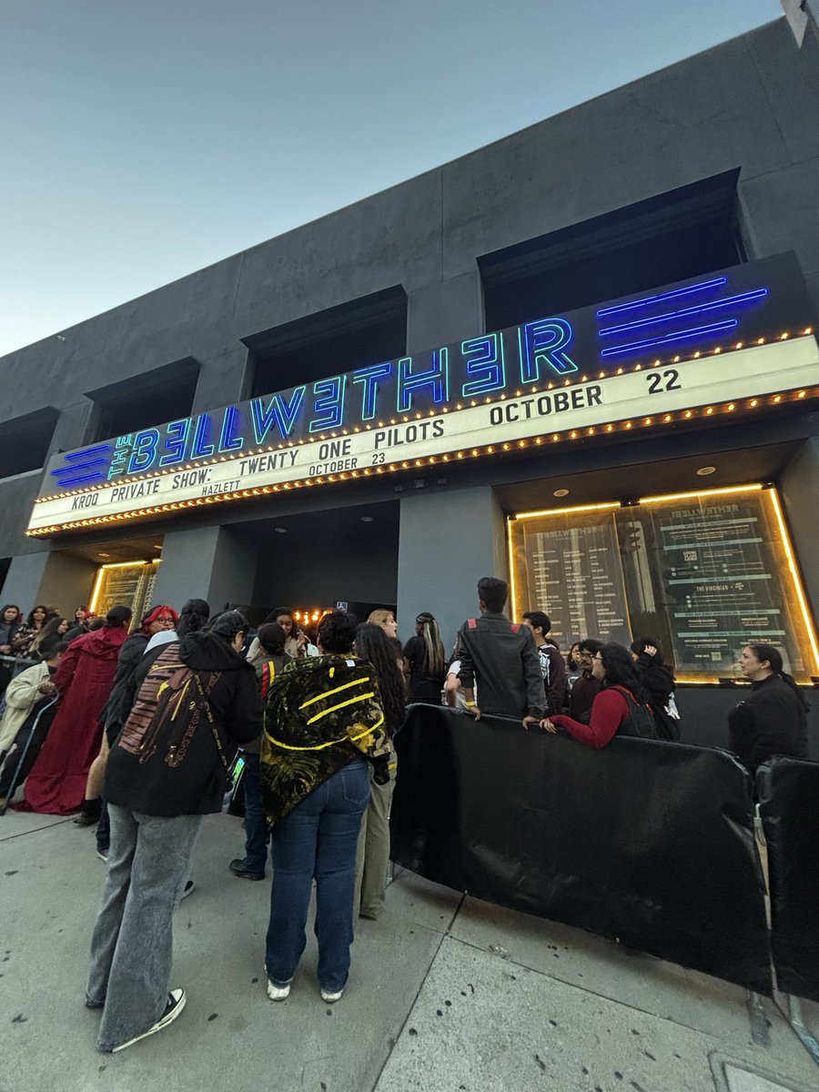 cartouchdeath's tweet photo. #breachbellwether greatest night of my life https://t.co/v4nCPN7YEg