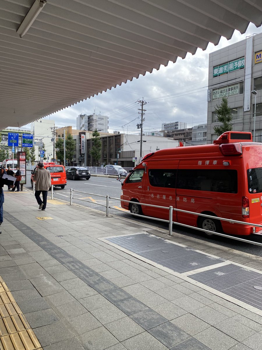 DeboowdoraM's tweet photo. 凄い消防車…
何があったのでしょう https://t.co/EYpZG9IxUN