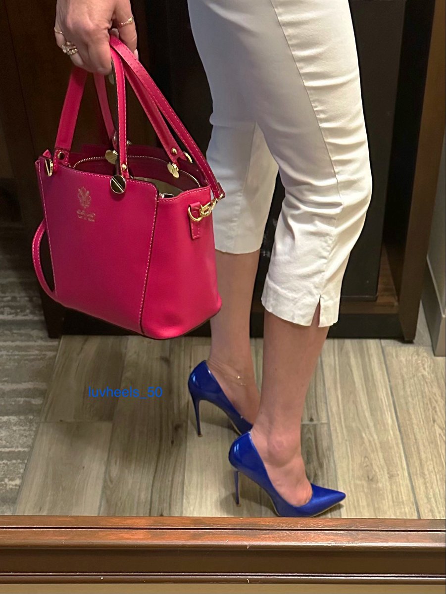 luv_heels's tweet photo. #luvshoes #highheels #heels #thursdayvibes #blueshoes #stilettos #shoes #officeheels #heelsoftheday https://t.co/wqk7iabF3e