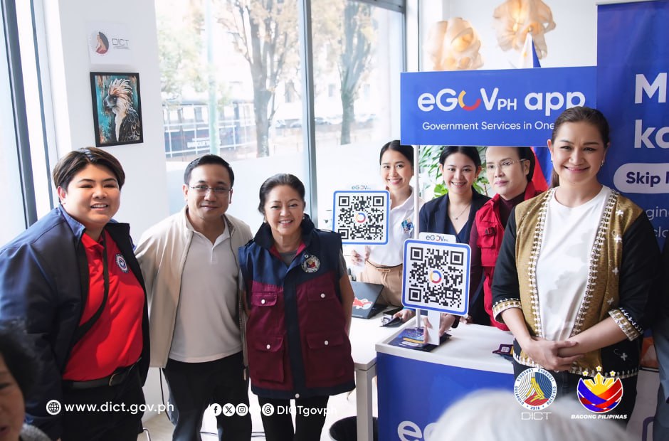 DICTgovph's tweet image. Walang Malayo sa eGovPH App! OFWs ng Milan, Italy, Abot Na ang Digital Services ng Pamahalaan

Para sa buong detalye: facebook.com/share/p/1DRfUj…

#DICT #eGovPHapp #OFW #Italy #Milan #Walangiwanan #DigitalBayanihan