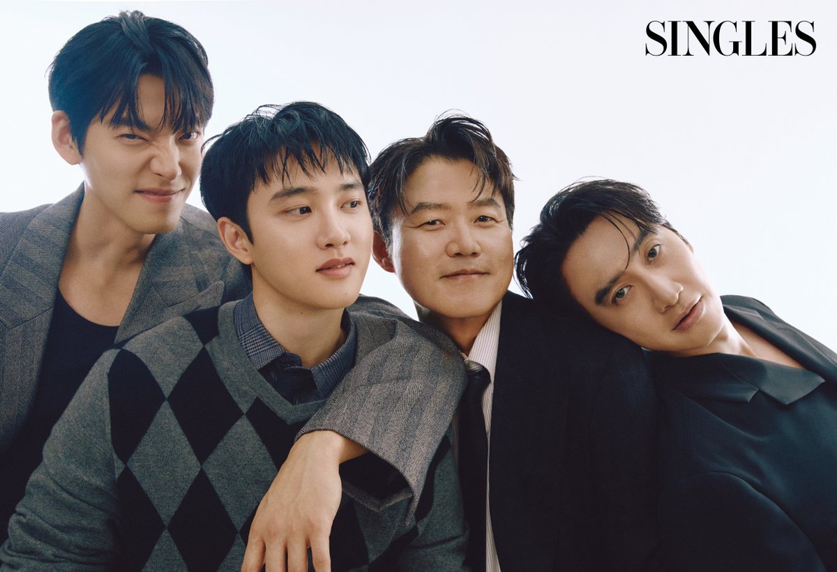 singlesmania's tweet image. #SINGLES_COVER #NovemberIssue 
이 케미 영원했으면...💖 &lt;싱글즈&gt; 11월호 커버의 주인공 배우 #이광수, #김우빈 #도경수  그리고 #나영석 PD의 화보 컷을 공개합니다. 
&lt;콩 심은 데 콩 나서 웃음팡 행복팡 해외탐방&gt; 첫 방송 이후 이들의 매력에 빠진 분들이라면 네 사람이 완성한 화보와 인터뷰를…