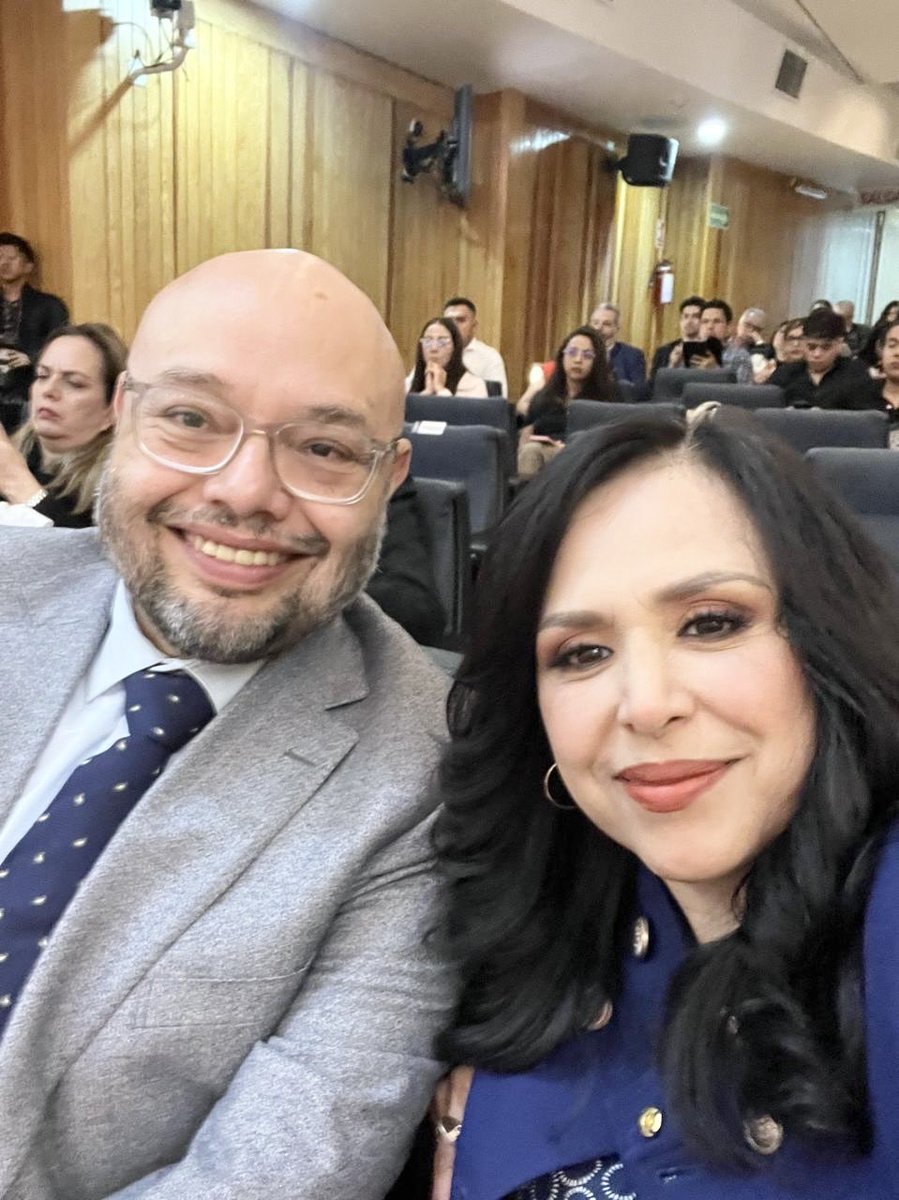 claudia_diazt's tweet photo. 🟣 Una valiosa experiencia asistir a la 10.ª Feria Internacional del Libro del @TEPJF_informa, Mujeres, Literatura y Elecciones #FILTE.

Un gusto saludar al Dr. Flavio Galván Rivera, referente del Derecho Electoral en México, y a @lovadograjales, director de la @TEPJF_EJE. https://t.co/zbqoNgcx8A