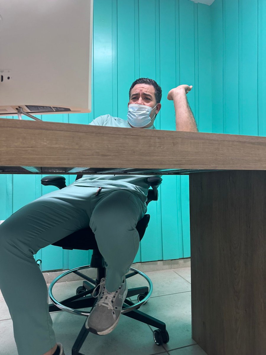 Ch1c0sD3L4C4ll3's tweet photo. Hoy que es el dia del médico, déjeme darle su abrazo Dr. #ChicoTrabajando #GuyAtWork #ChicoDLCalle #StreetGuy #RealGuy #Paparazzi #Corresponsal desde #CDObregon #Sonora #México 1/2 https://t.co/JPUCsxmF9e