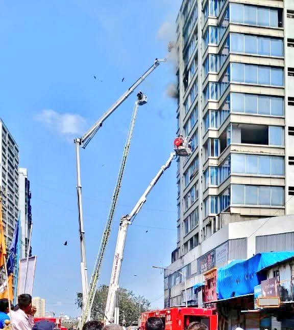 JMS Business Center, Bheram Baug, Jogeshwari W — Illegal floors, change of use &amp;

 unauthorized alterations?Building is commercial, yet possession given without OC &amp; fire compliance?
 
Will K/West Ward file FIR against the developer? Citizens’ lives at risk!

<a href="/mybmc/">माझी Mumbai, आपली BMC</a> <a href="/mybmcwardKW/">Ward KW BMC</a>