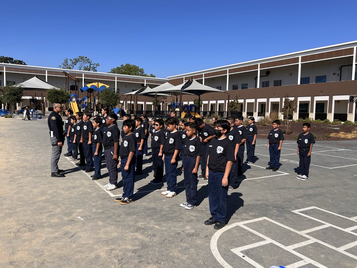 RooseveltPUSD's tweet image. 💙 Proud of our Bears in the Cops 4 Kids program! Their teamwork, leadership, and community service are making a real difference — building trust and brighter futures together. #CommunityStrong #YouthLeadership @PomonaPD @PomonaUnified