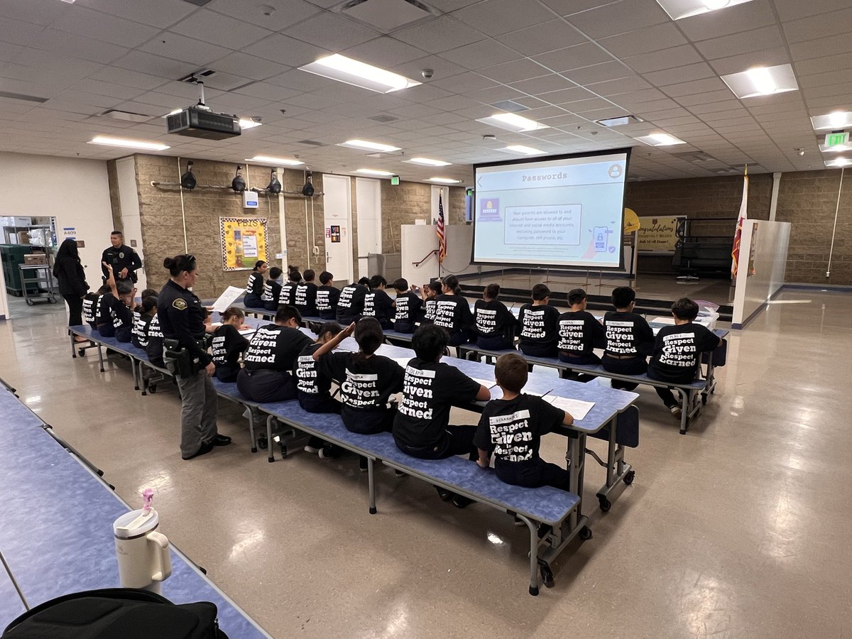 RooseveltPUSD's tweet image. 💙 Proud of our Bears in the Cops 4 Kids program! Their teamwork, leadership, and community service are making a real difference — building trust and brighter futures together. #CommunityStrong #YouthLeadership @PomonaPD @PomonaUnified